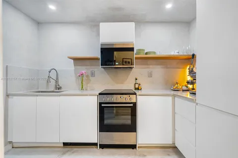 1900 Meridian Ave # 204, Miami Beach FL 33139