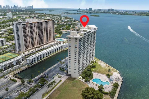 11111 Biscayne Blvd # 8C, Miami FL 33181