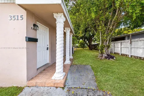3515 NW 205th St, Miami Gardens FL 33056