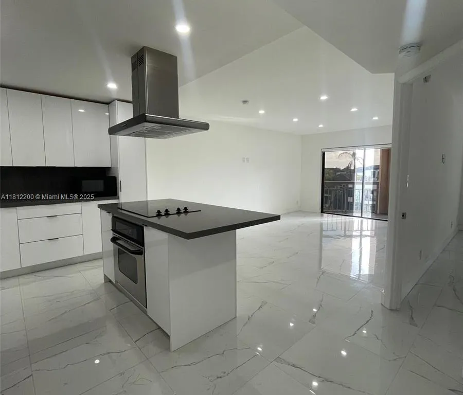 8290 Lake Dr # 427, Doral FL 33166