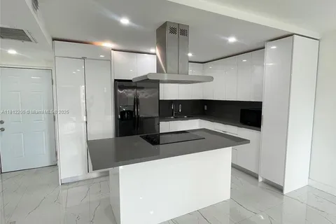 8290 Lake Dr # 427, Doral FL 33166