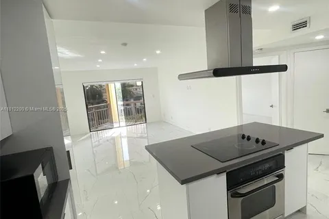 8290 Lake Dr # 427, Doral FL 33166