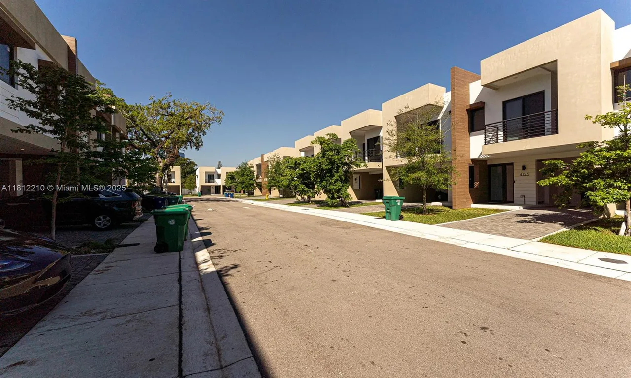 4141 N Oak Pl, Dania Beach FL 33314