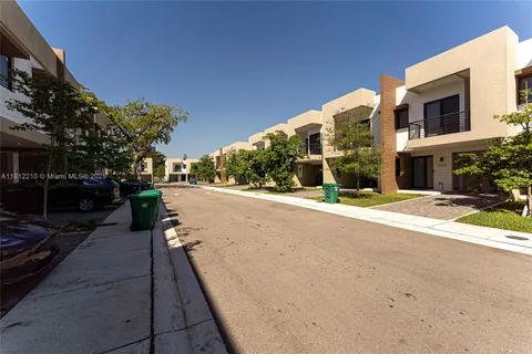 4141 N Oak Pl, Dania Beach FL 33314