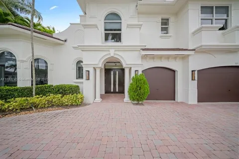 127 Swan Ave, Plantation FL 33324