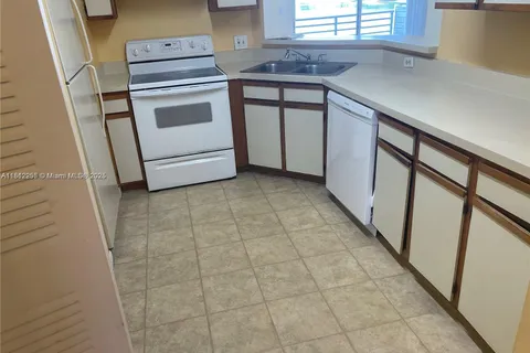 3401 NW 44th St # 201, Oakland Park FL 33309