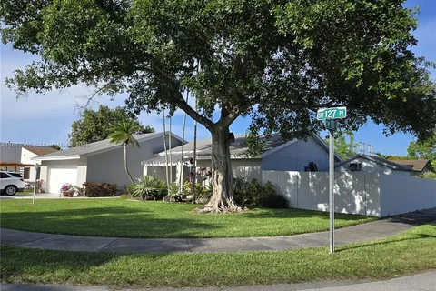10625 SW 127th Pl, Miami FL 33186