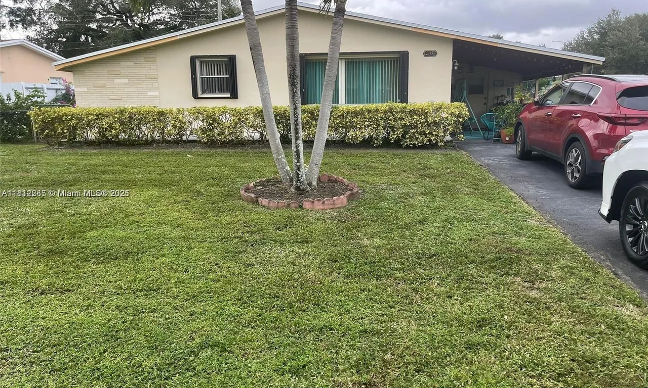 2430 N 61st Ter, Hollywood FL 33024