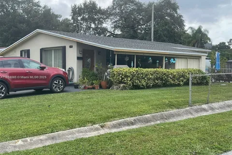 2430 N 61st Ter, Hollywood FL 33024
