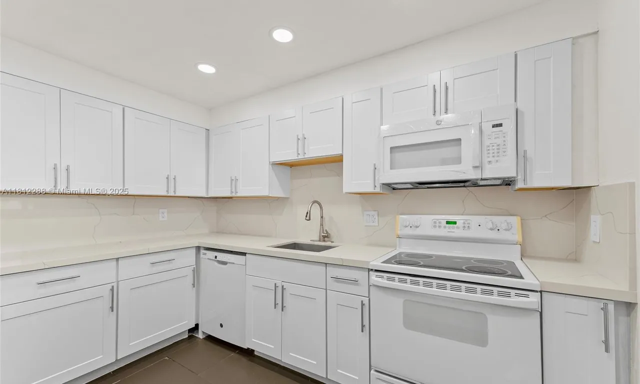 3253 Foxcroft Rd # G312, Miramar FL 33025