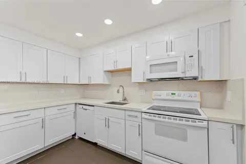 3253 Foxcroft Rd # G312, Miramar FL 33025