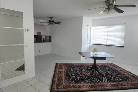 52 Wimbledon Lake Dr # 200, Plantation FL 33324