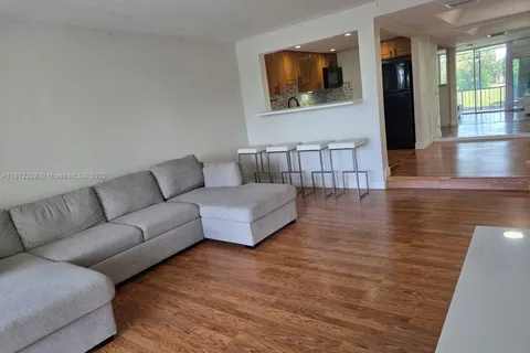 3750 Inverrary Dr # 2B, Lauderhill FL 33319