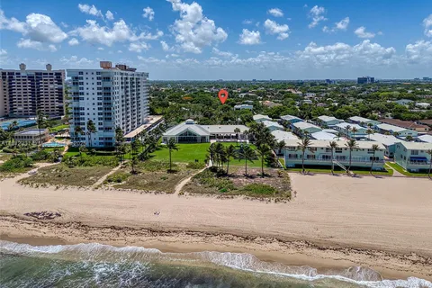 9 Gatehouse Rd, Sea Ranch Lakes FL 33308