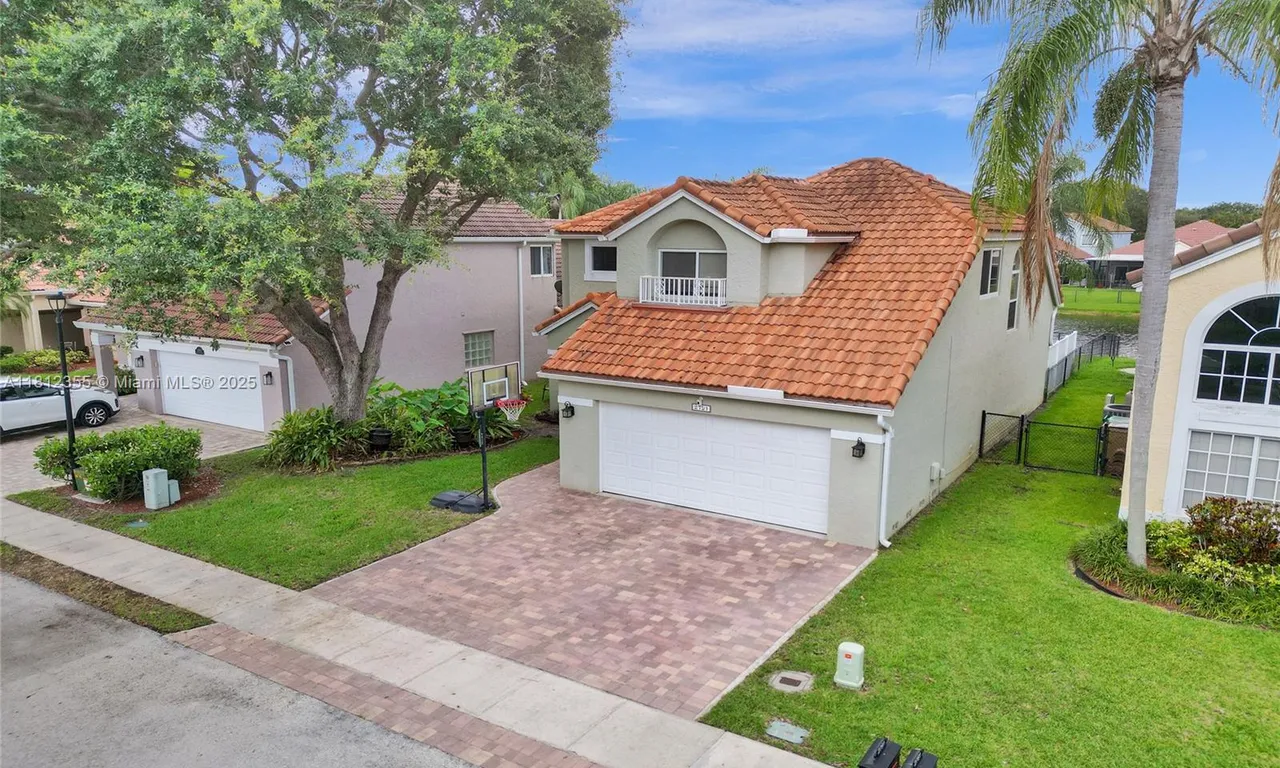 2791 Oak Park Cir, Davie FL 33328