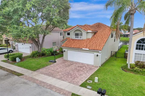 2791 Oak Park Cir, Davie FL 33328
