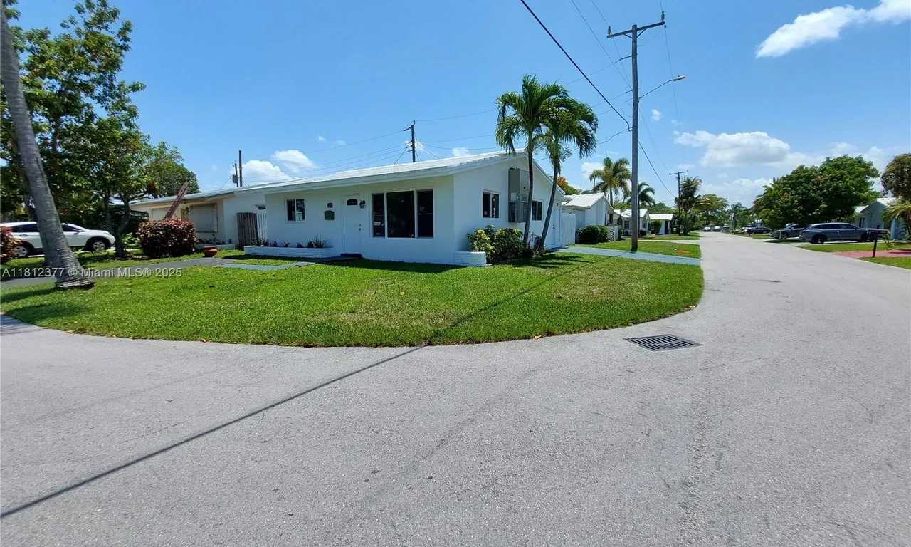 4579 NW 16th Way, Tamarac FL 33309