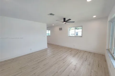 4579 NW 16th Way, Tamarac FL 33309