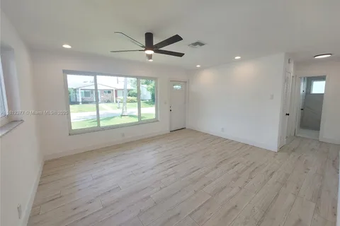 4579 NW 16th Way, Tamarac FL 33309