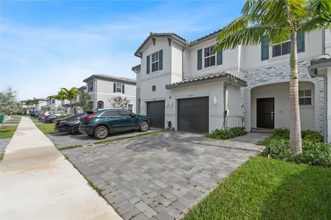 11835 NW 46th St, Coral Springs FL 33076
