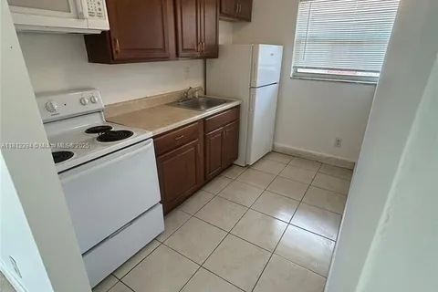 2780 NW 14th St # 2, Fort Lauderdale FL 33311