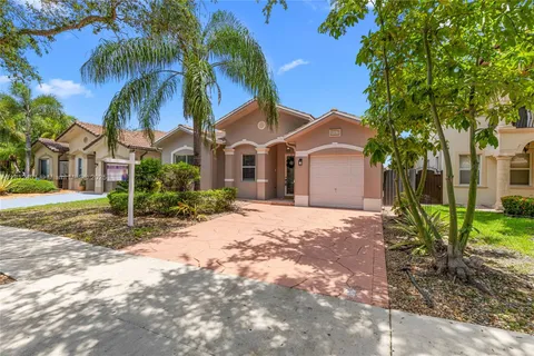 8887 NW 139th Ter, Miami Lakes FL 33018