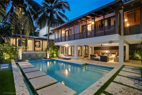 3571 N Prospect Dr, Miami FL 33133