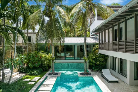3571 N Prospect Dr, Miami FL 33133