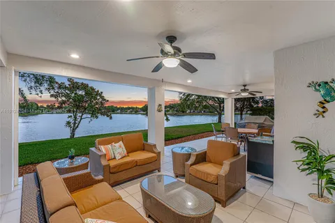 12655 NW 18th Mnr, Pembroke Pines FL 33028