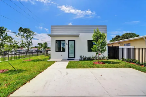 301 E 51st St, Hialeah FL 33013