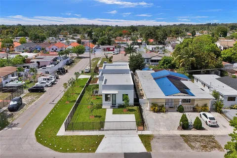301 E 51st St, Hialeah FL 33013