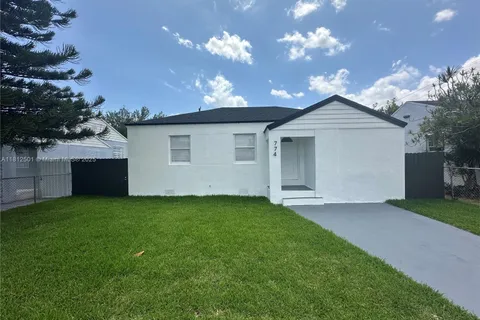 774 NW 74th St, Miami FL 33150