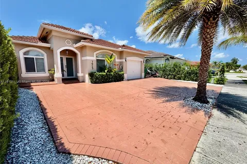 7915 NW 200th Ter, Hialeah FL 33015