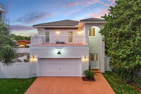 3229 Canal Dr, Pompano Beach FL 33062