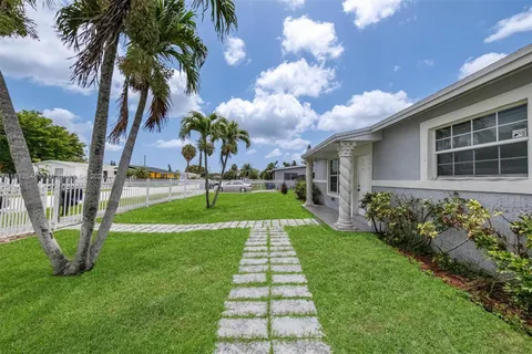610 Snowden Dr, Lake Worth FL 33461