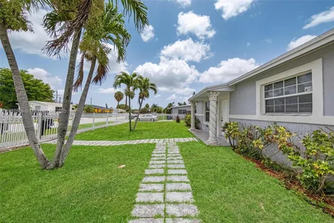 610 Snowden Dr, Lake Worth FL 33461