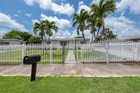 610 Snowden Dr, Lake Worth FL 33461