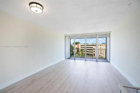 9210 Fontainebleau blvd # 505, Miami FL 33172