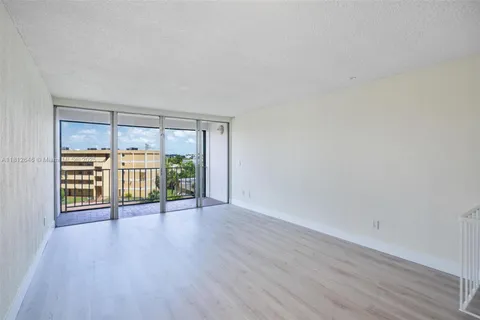 9210 Fontainebleau blvd # 505, Miami FL 33172