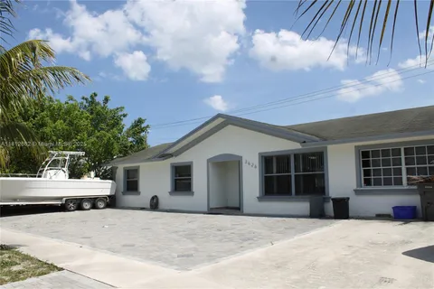 3626 Victoria Dr, West Palm Beach FL 33406
