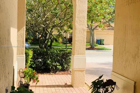 16403 Sapphire Pl, Weston FL 33331