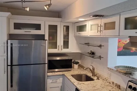 3300 N Palm Aire Dr # 706, Pompano Beach FL 33069