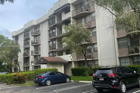 2701 Riverside Dr # B, Coral Springs FL 33065