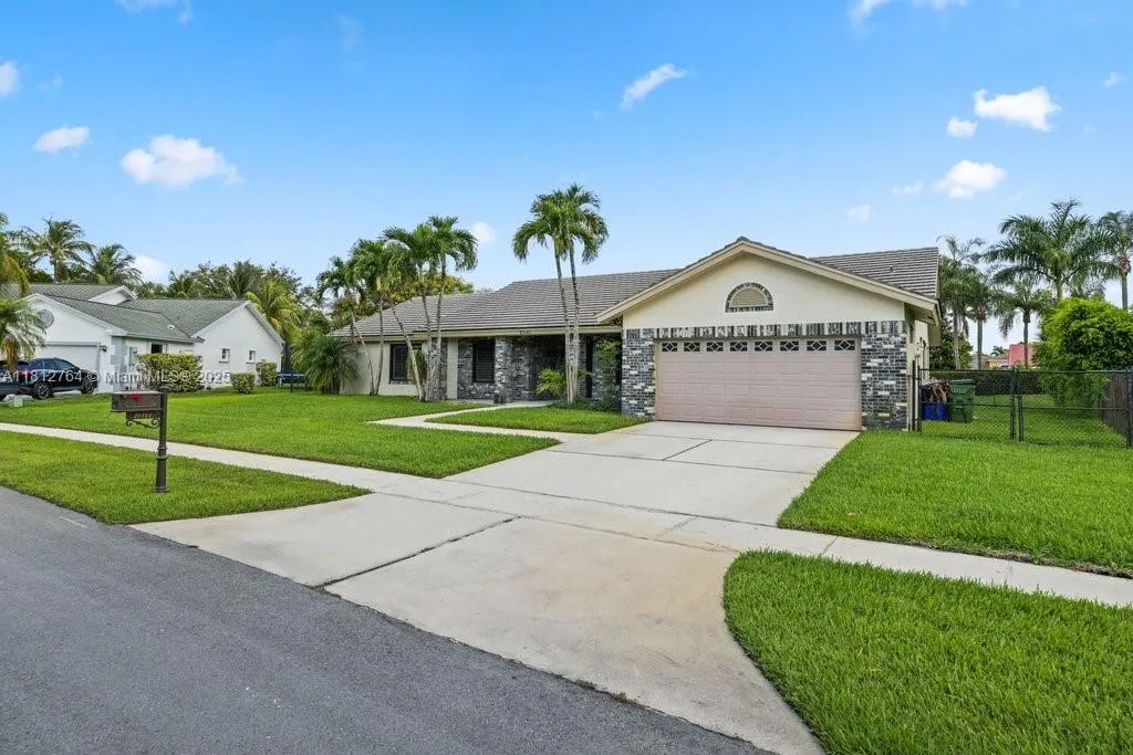 20141 NW 8th St, Pembroke Pines FL 33029