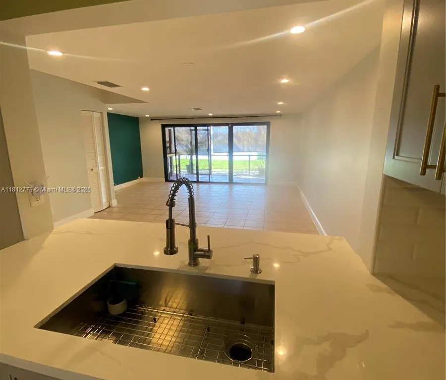 4751 NW 90th Ave, Sunrise FL 33351