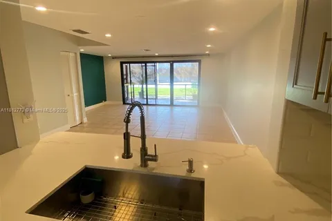 4751 NW 90th Ave, Sunrise FL 33351