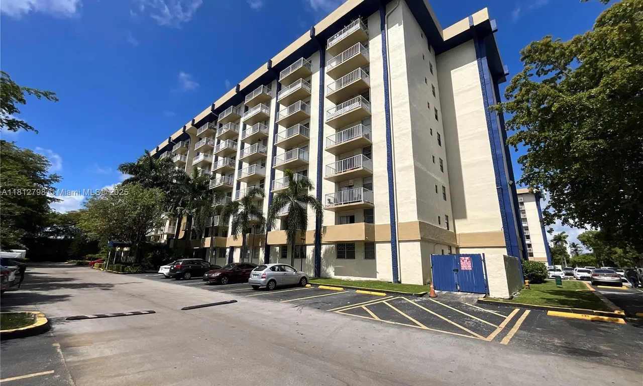 4550 NW 9th St # 118E, Miami FL 33126