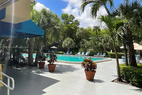 4550 NW 9th St # 118E, Miami FL 33126