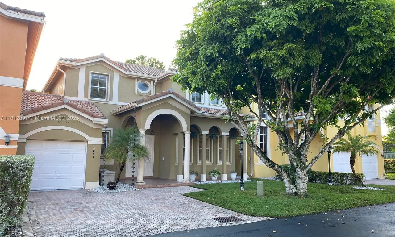 4841 NW 107th Ct, Doral FL 33178