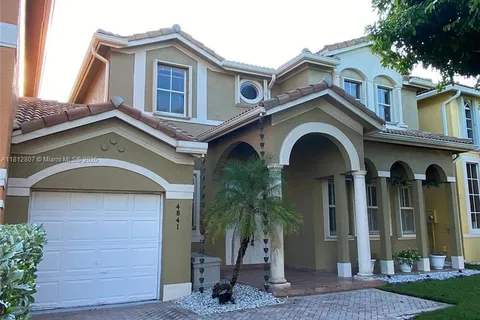 4841 NW 107th Ct, Doral FL 33178